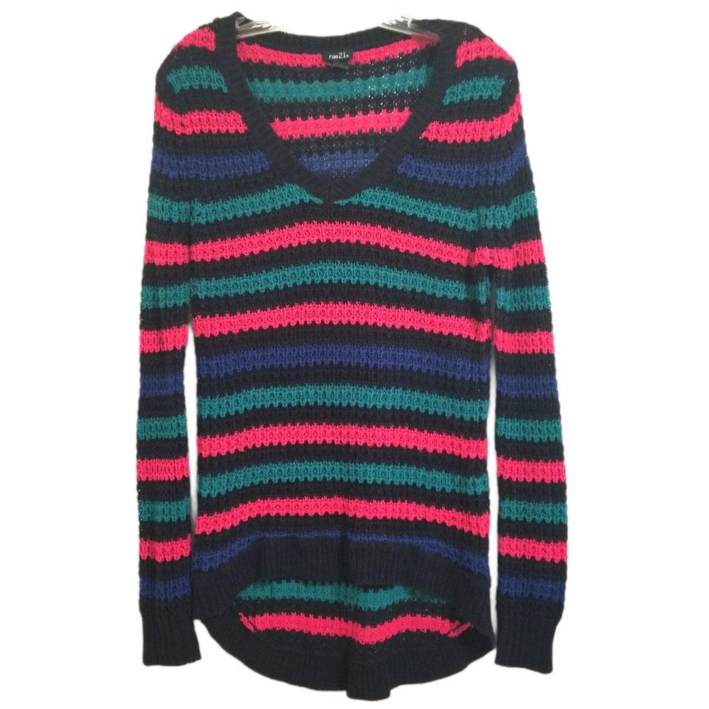 Rue21 Size XL long sleeves knit V neck sweater